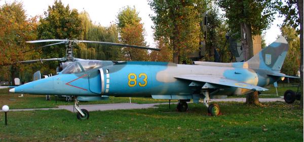 Як-38. Штурмовик вертикального взлета. (СССР)