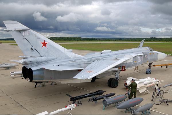 Су-24 — советский/российский фронтовой бомбардировщик.