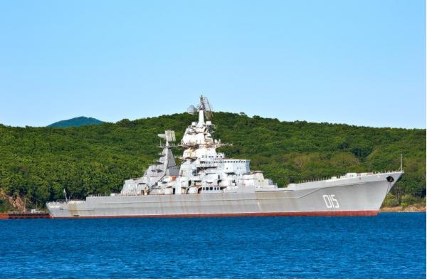«Адмирал Лазарев». Тяжелый атомный ракетный крейсер. (СССР)