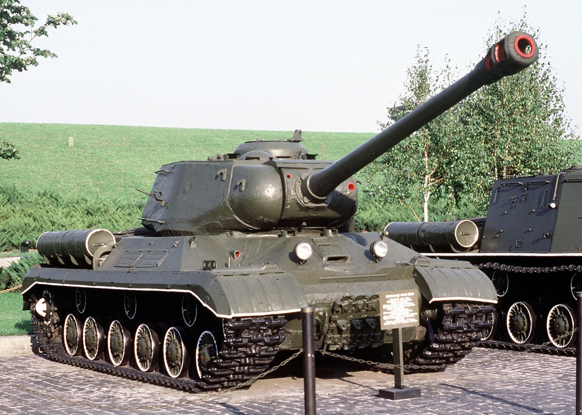 Ис ii. Танк ИС-2. Танк Иосиф Сталин 2. Танк Иосиф Сталин. Советский тяжелый танк ИС-2 (Иосиф Сталин).