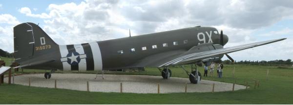 Douglas C-47 "Skytrain", "Dakota". Военно-транспортный самолет. (США)